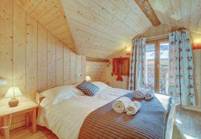 Chalet Arthur 3 - Top double bedroom - Morzine - Snow and Trek 